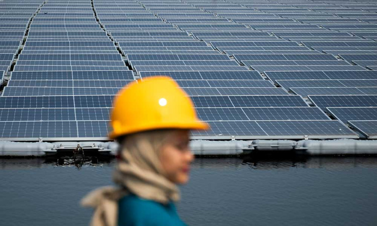 PLTS Terapung Tambaklorok di Semarang Memiliki Kapasitas 561,60 Kilowatt Peak (kWp)