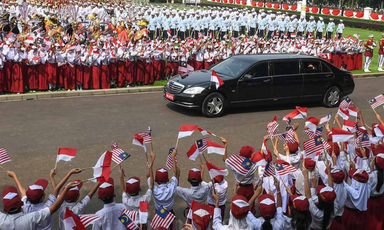 Presiden Prabowo dan PM Anwar Bertemu, Bahas Ambalat Hingga Palestina