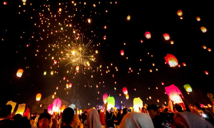 Festival Penerbangan Seribu Lampion di Malang