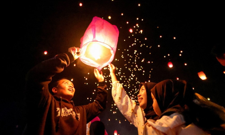 Festival Penerbangan Seribu Lampion di Malang