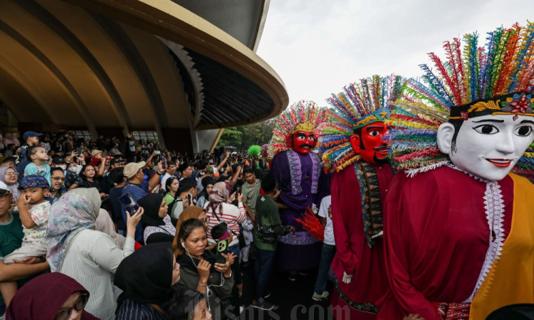 Festival Ondel-ondel dan Palang Pintu di TMII