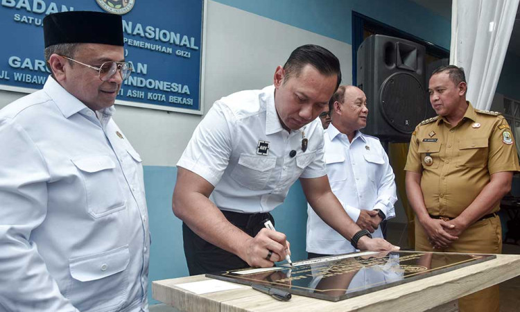 Menko AHY Resmikan Dapur Makan Bergizi Gratis di Bekasi