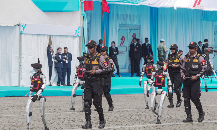 Presiden Prabowo Pimpin Upacara HUT Bhayangkara di Monas