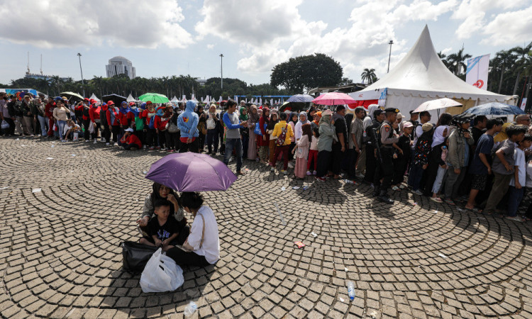 Presiden Prabowo Pimpin Upacara HUT Bhayangkara di Monas