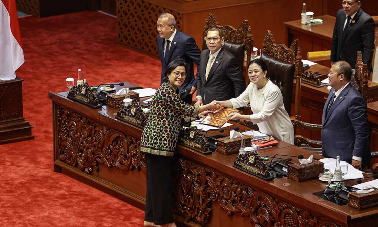 DPR Gelar Rapat Paripurna Bahas Penetapan Mitra Kerja Danantara