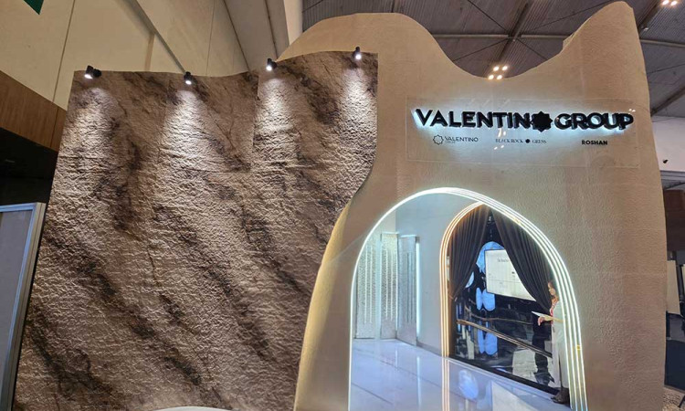 Valentino Group Pamerkan Transformasi Lewat Instalasi Seni The Form di Indonesia Building Technology 2025