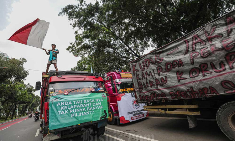 Ratusan Sopir Truk Gelar Aksi Menolak Pelarangan Truk Odol