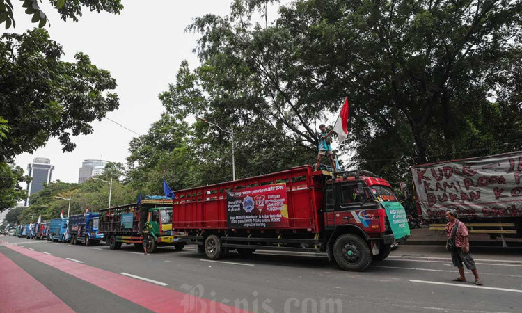 Ratusan Sopir Truk Gelar Aksi Menolak Pelarangan Truk Odol