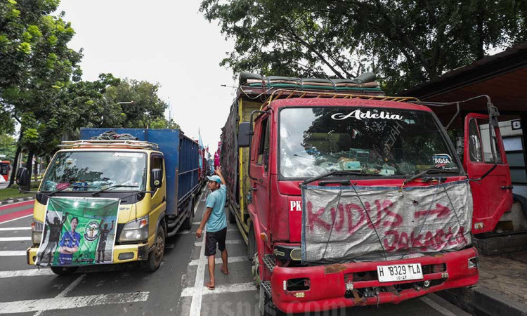 Ratusan Sopir Truk Gelar Aksi Menolak Pelarangan Truk Odol