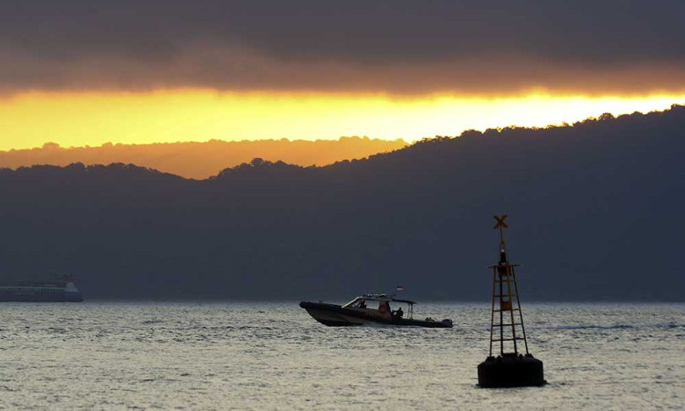 Tim SAR Gabungan Terus Melakukan Pencarian Korban KMP Tunu Pratama Jaya Yang Tenggelam di Selat Bali