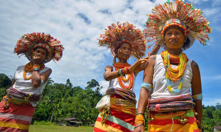 Upacara Adat Memperingati Kematian (kamateijat) di Mentawai