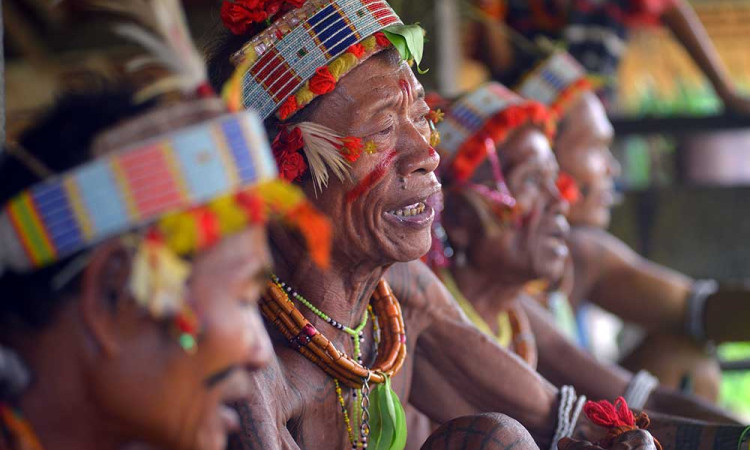 Upacara Adat Memperingati Kematian (kamateijat) di Mentawai