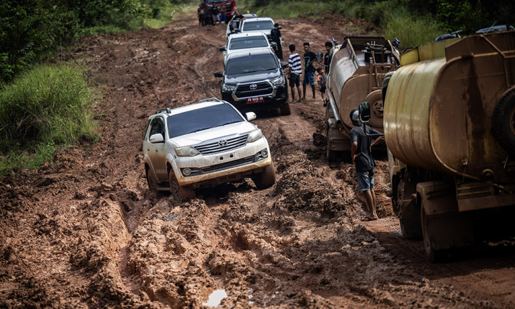 Jalan Trans Papua Rusak di Merauke