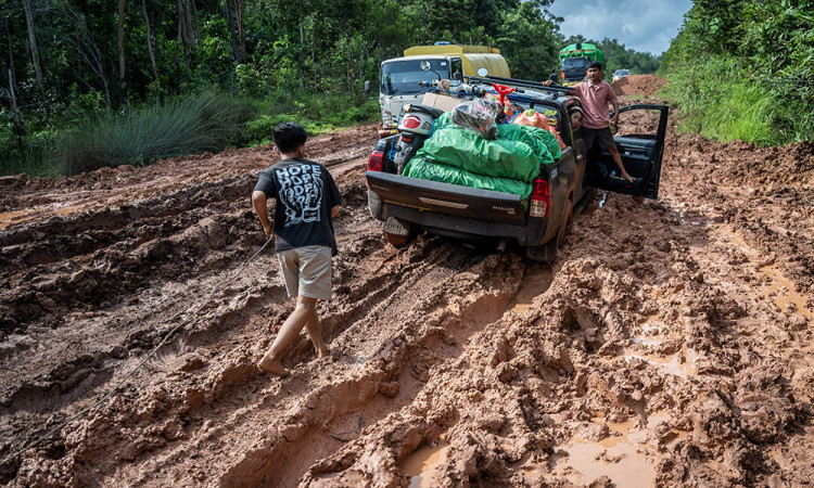 Jalan Trans Papua Rusak di Merauke
