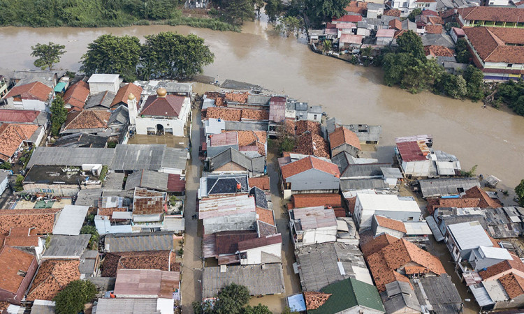 Banjir Masih Mengepung Jakarta