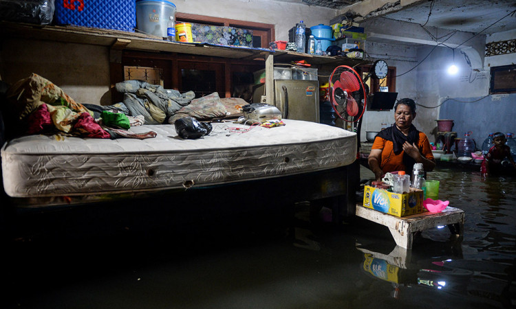 Banjir Masih Mengepung Jakarta