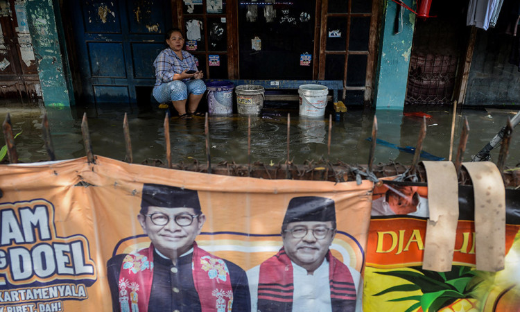 Banjir Masih Mengepung Jakarta
