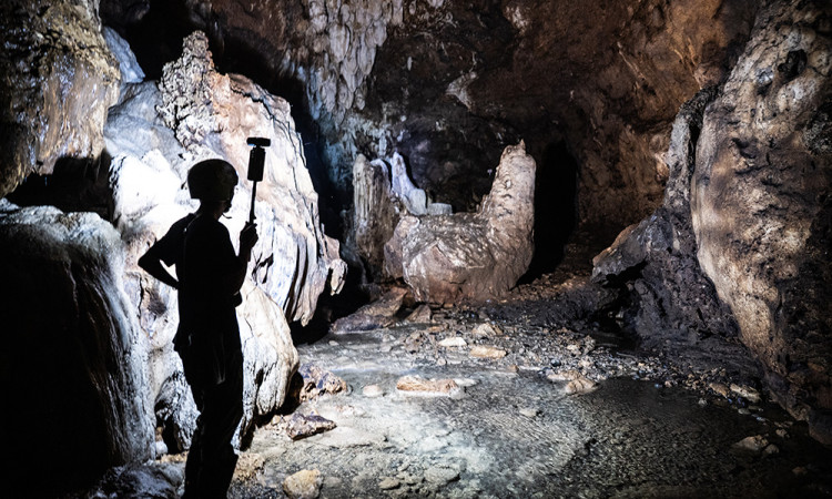 Situs Geologi Gua Petruk Kebumen