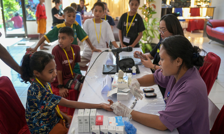 Pemeriksaan Kesehatan Siswa Sekolah Rakyat di Kupang