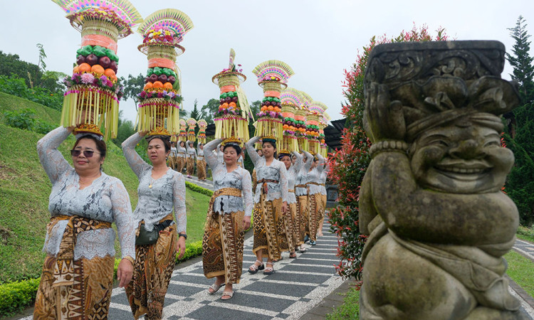 Parade Seni Budaya di The Blooms Garden Bali