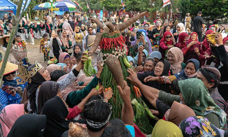 Ribuan Warga di Yogyakarta Ikuti Kirab Dalang