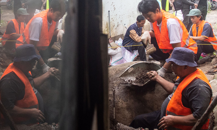 Tim Peneliti Lakukan Ekskavasi Gugaan Prasasti di Bandung