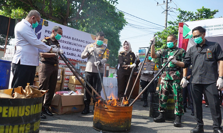 Kejari Jombang Musnakan Berbagai Barang Bukti Tindak Pidana