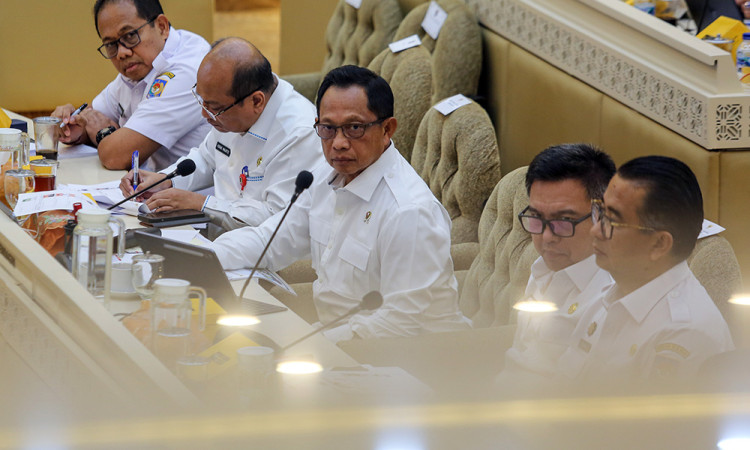 Mendagri Tito Karnavian Bersama DPR Bahas Cara Pembinaan dan Pengawasan BUMD