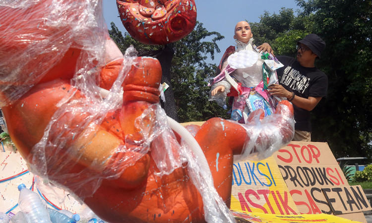 Aktivis Lingkungan di Surabaya Gelar Aksi Plastic Free July 2025