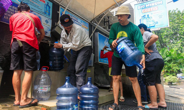 Depot Air Minum Gratis di Jakarta Sediakan 2.000 Botol Air Galon