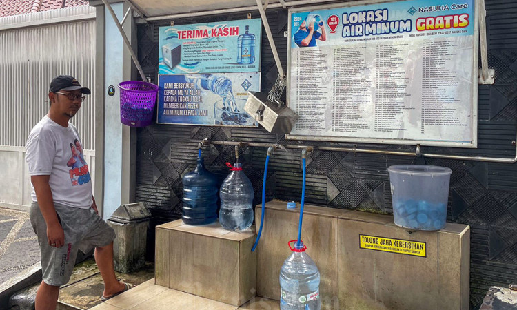 Depot Air Minum Gratis di Jakarta Sediakan 2.000 Botol Air Galon