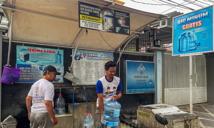 Depot Air Minum Gratis di Jakarta Sediakan 2.000 Botol Air Galon