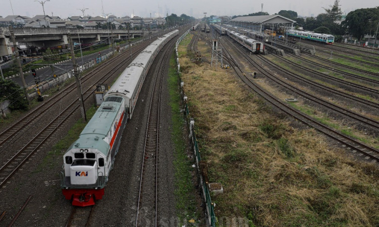 KAI Resmi Hentikan Layanan Gerbong Kereta Kelas Bisnis di Pulau Jawa