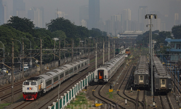 KAI Resmi Hentikan Layanan Gerbong Kereta Kelas Bisnis di Pulau Jawa