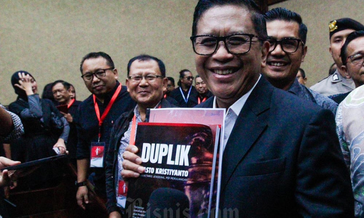 Hasto Pertanyakan Tuntutan Penjara 7 Tahun dan Denda Rp600 Juta Kepada JPU