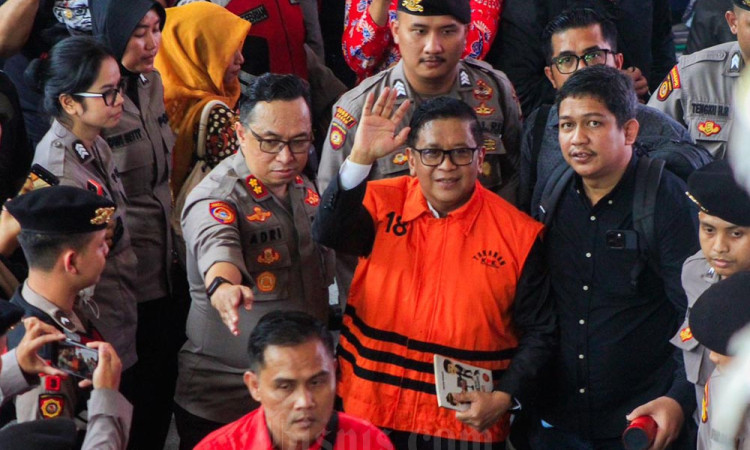 Hasto Pertanyakan Tuntutan Penjara 7 Tahun dan Denda Rp600 Juta Kepada JPU