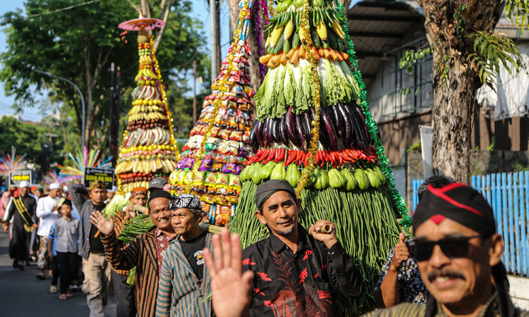 Tradisi Sadranan Kirab Budaya Sunan Kuning Semarang