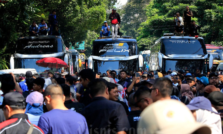 Unjuk Rasa Pekerja Pariwisata Jabar Tuntut Cabut Larangan Study Tour