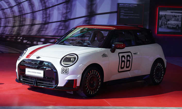 BMW Indonesia Tampilkan 20 Model Kendaraan BMW dan 11 Model Kendaraan MINI di GIIAS 2025