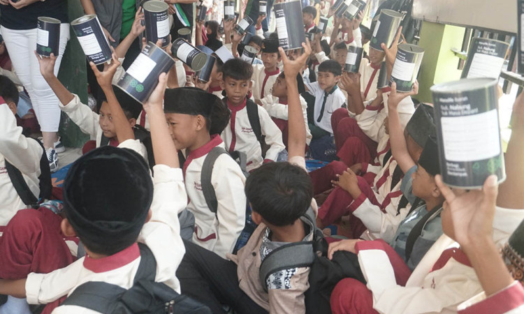 Sarana Air Bersih, Sanitasi Serta Edukasi Literasi Keuangan Untuk Masyarakat