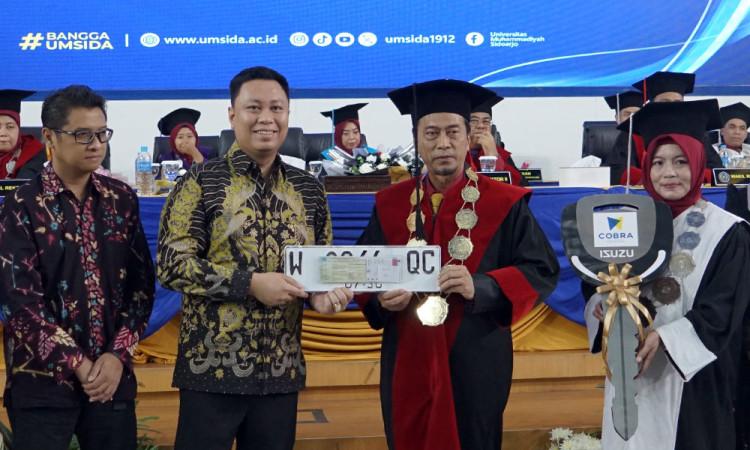 Cobra Dental Hibahkan Dental Ambulance kepada Universitas Muhammadiyah Sidoarjo
