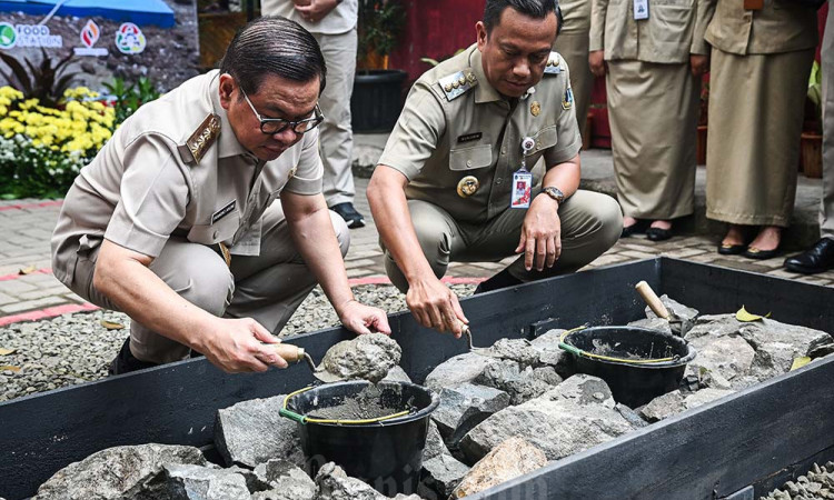Gubernur DKI Jakarta Pimpin Pembangunan Septic Tank Skala Rumah Tangga