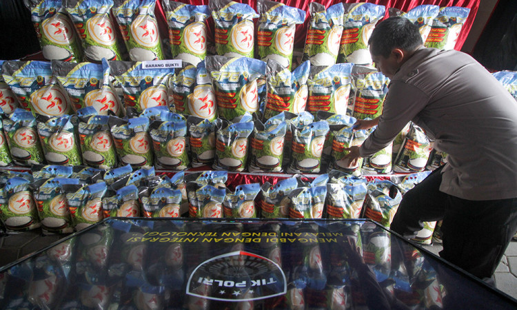 Pengungkapan Kasus Pabrik Oplos Beras Premium di Sidoarjo