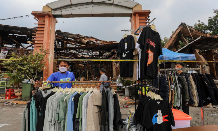Pedagang Taman Puring Tetap Berjualan Pasca Kebakaran