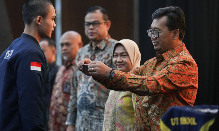 Wisuda Nasional UT School