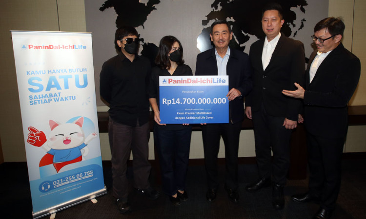 Panin Dai-ichi Life Serahkan Klaim Senilai Rp14,7 Miliar Kepada Ahli Waris Nasabah