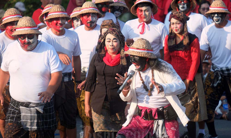 Pawai Kemerdekaan Tampilkan Parade Kreasi Busana Unik