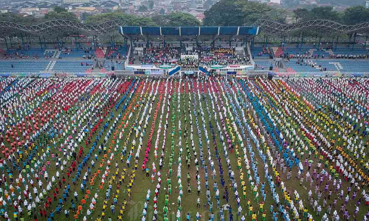 Senam Anak Indonesia Hebat Pecahkan Rekor MURI