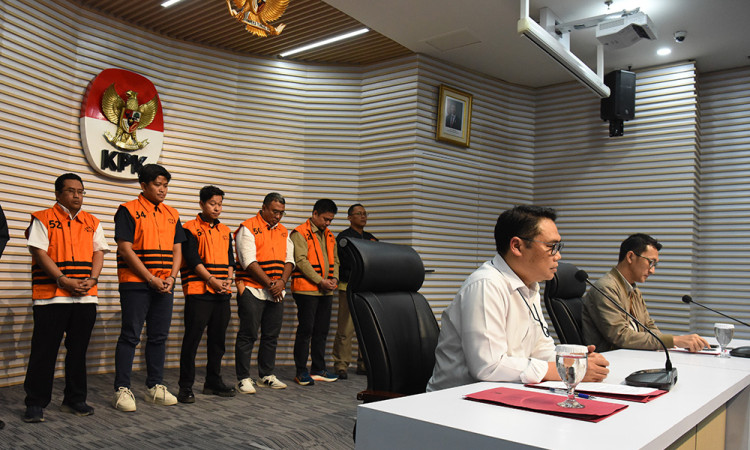 KPK Tahan Bupati Kolaka Timur