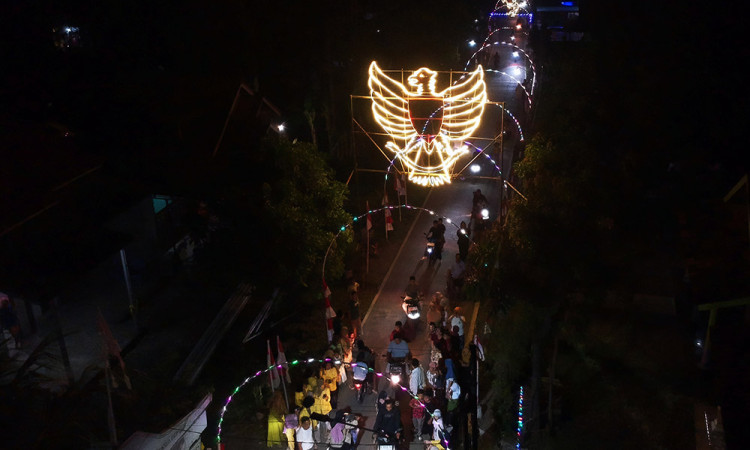 Ornamen Lampu Hias Desa Sambut HUT Kemerdekaan